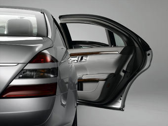  - Mercedes-Benz 